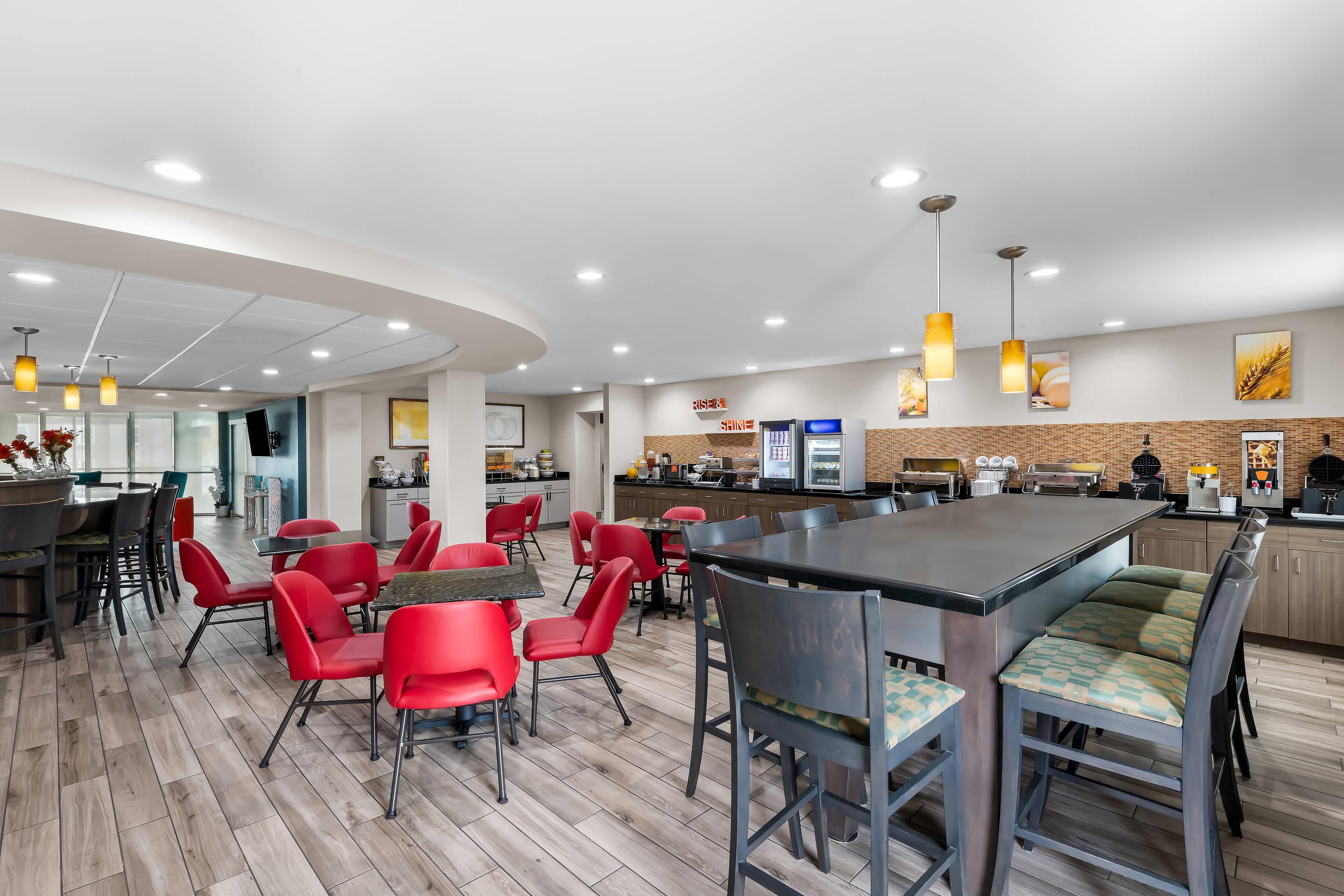 Breakfast area | Comfort Suites Knoxville West - Farragut