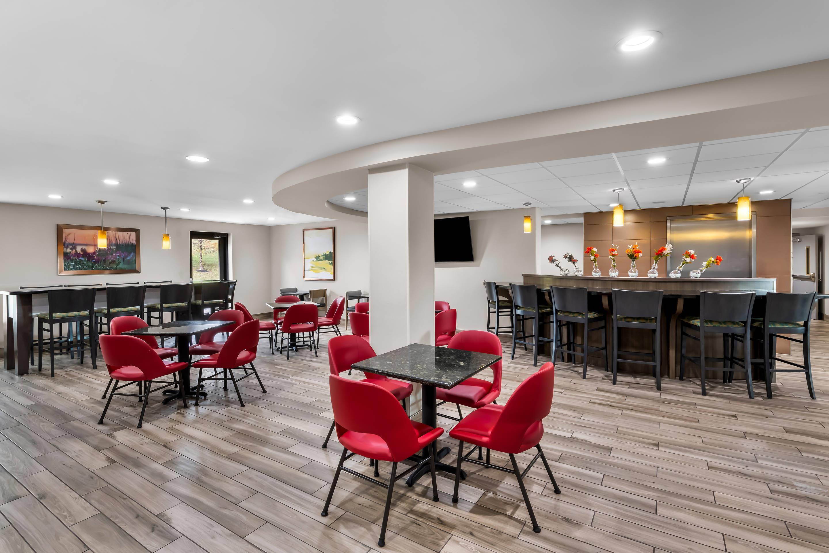 Breakfast area | Comfort Suites Knoxville West - Farragut