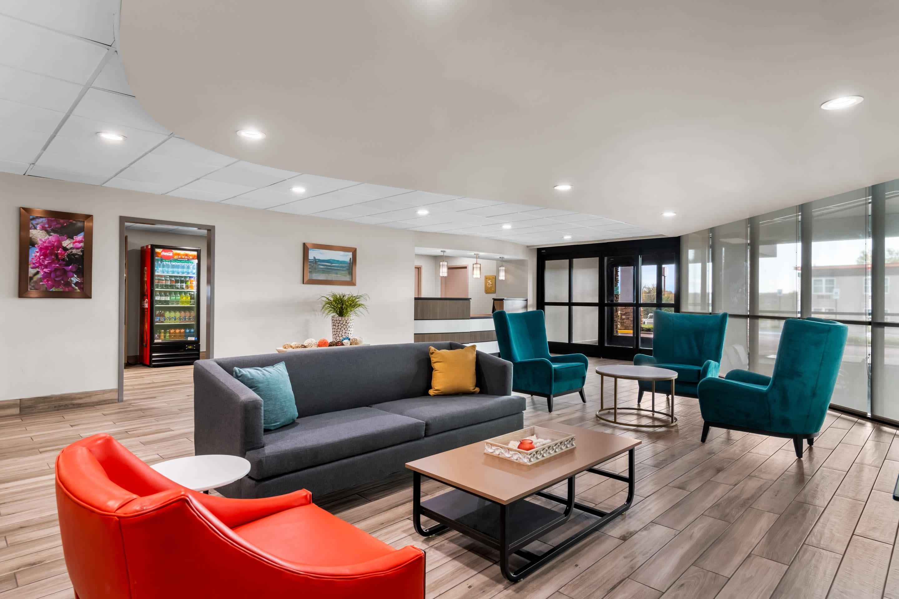 Hotel lobby | Comfort Suites Knoxville West - Farragut