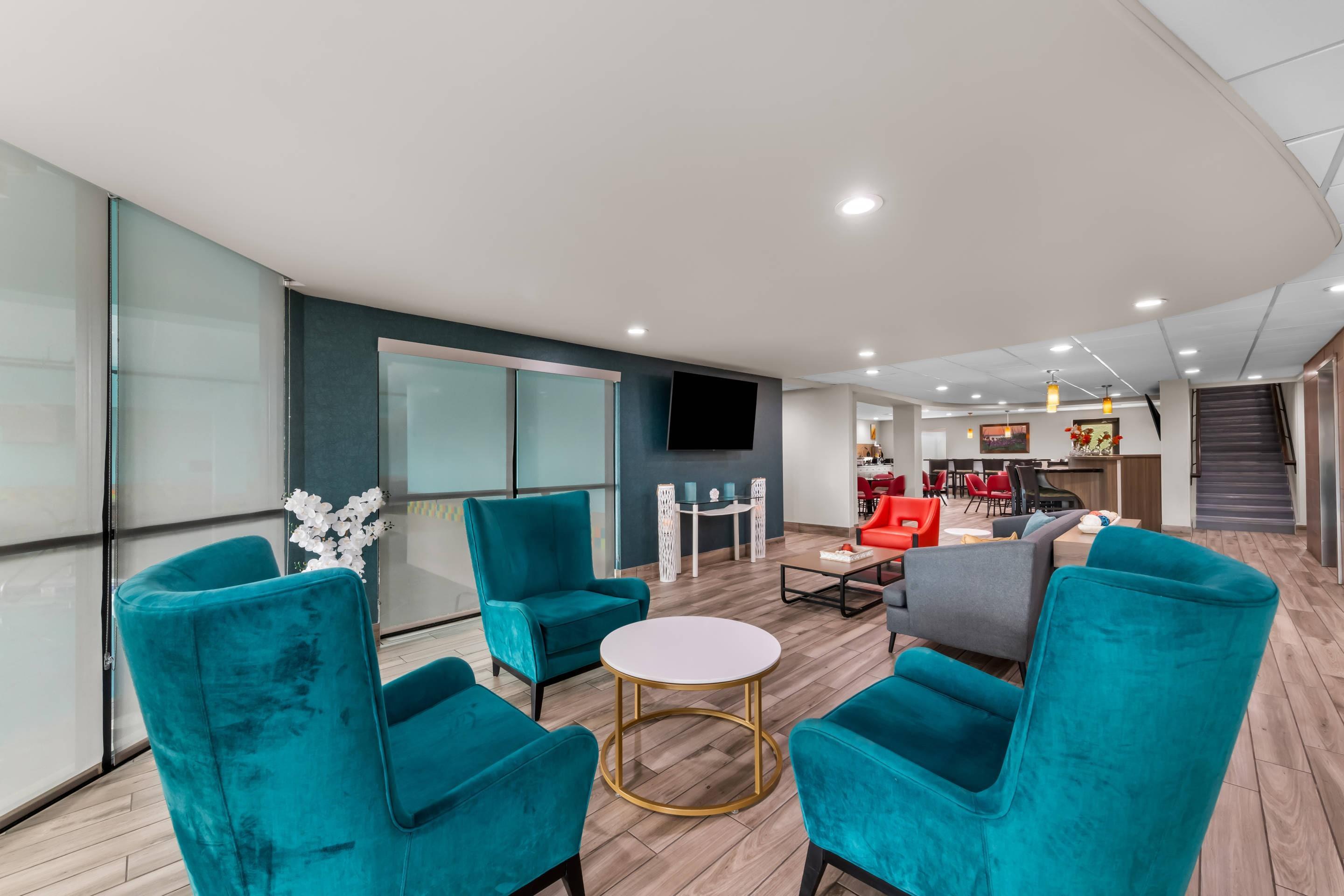 Hotel lobby | Comfort Suites Knoxville West - Farragut