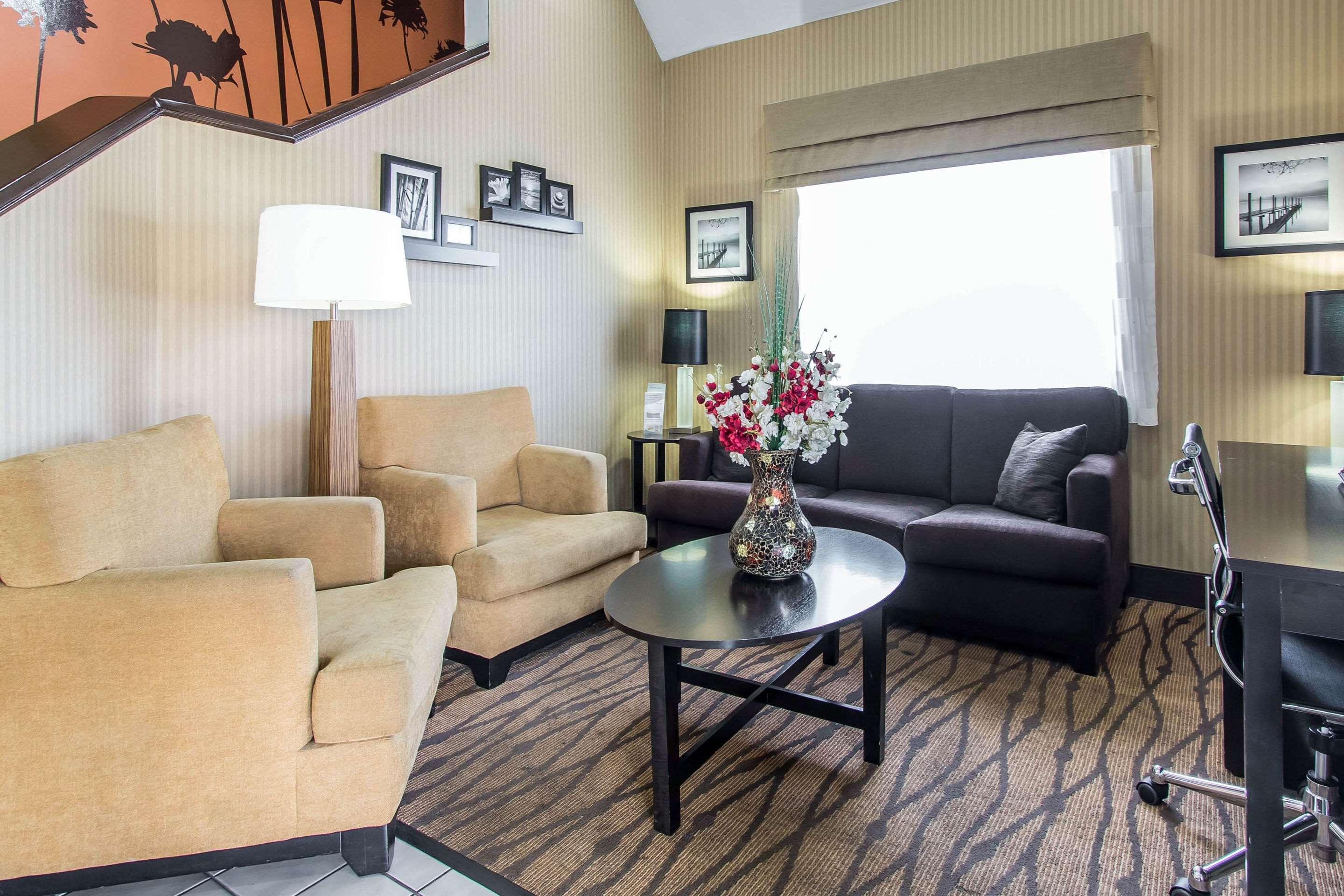 Lobby with sitting area | Sleep Inn