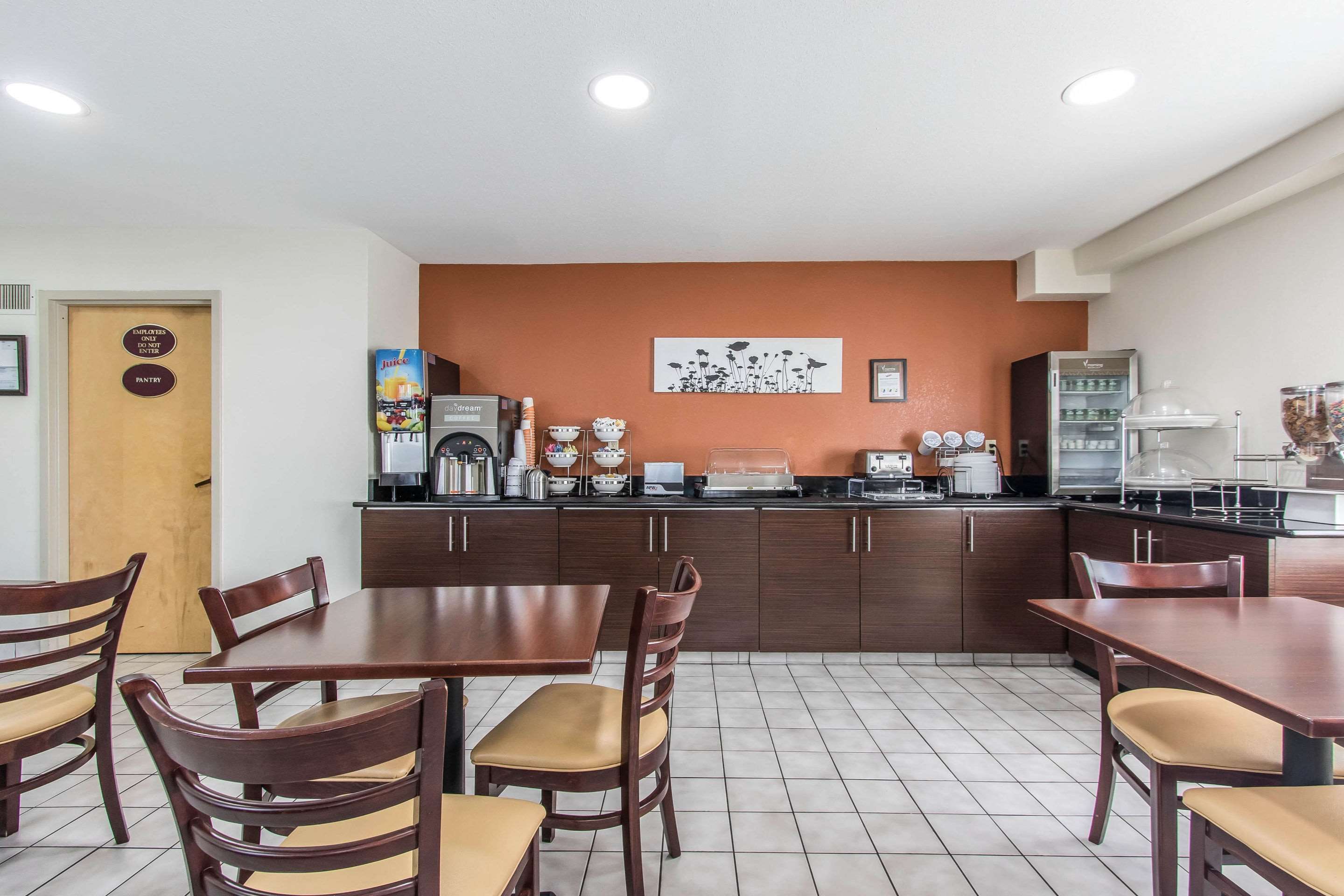 Enjoy breakfast in this seating area | Sleep Inn