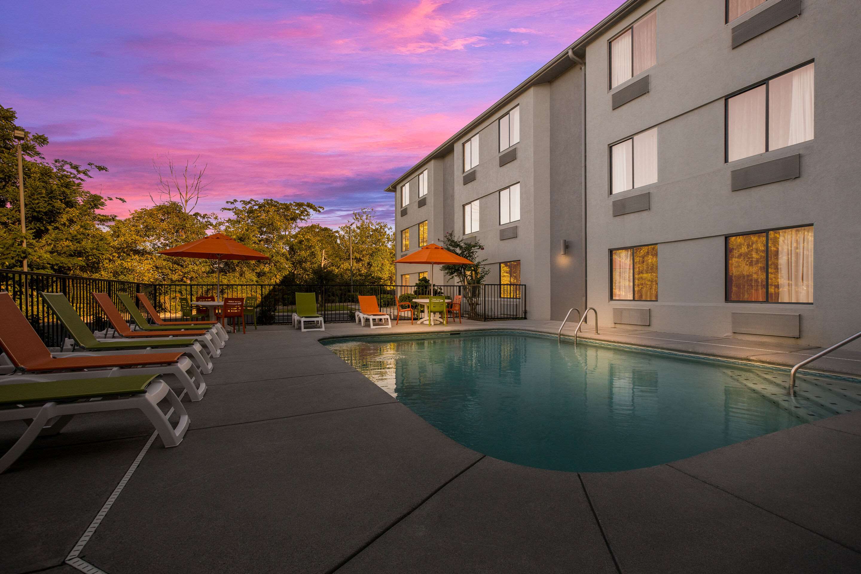 Hotel exterior | Clarion Pointe Sevierville-Pigeon Forge