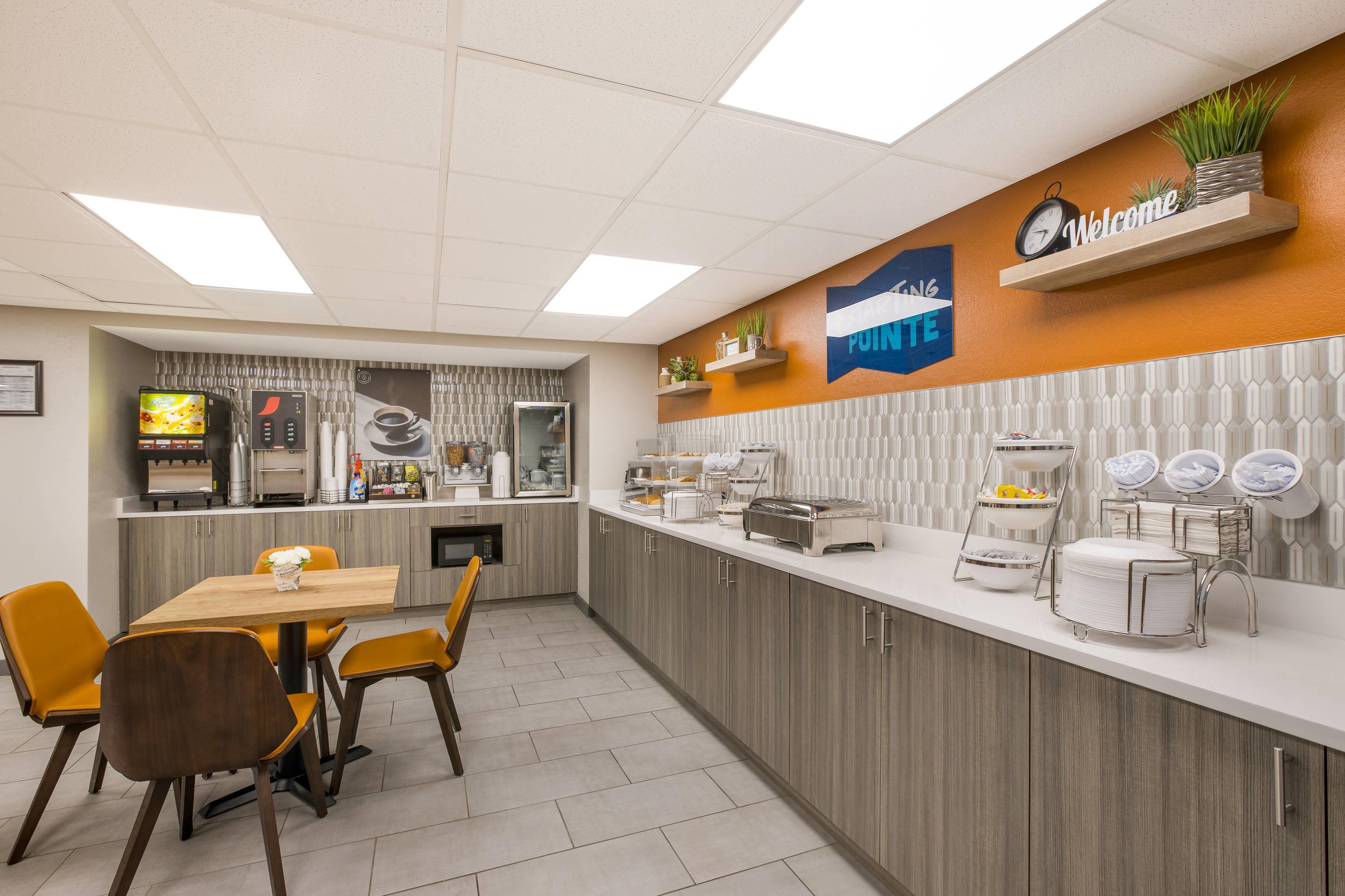 Breakfast area | Clarion Pointe Sevierville-Pigeon Forge