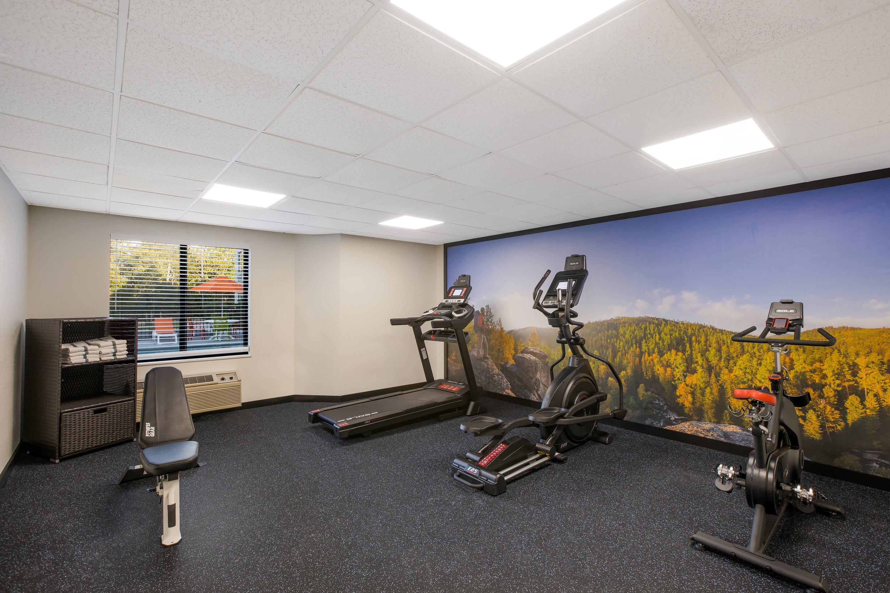 Exercise room | Clarion Pointe Sevierville-Pigeon Forge