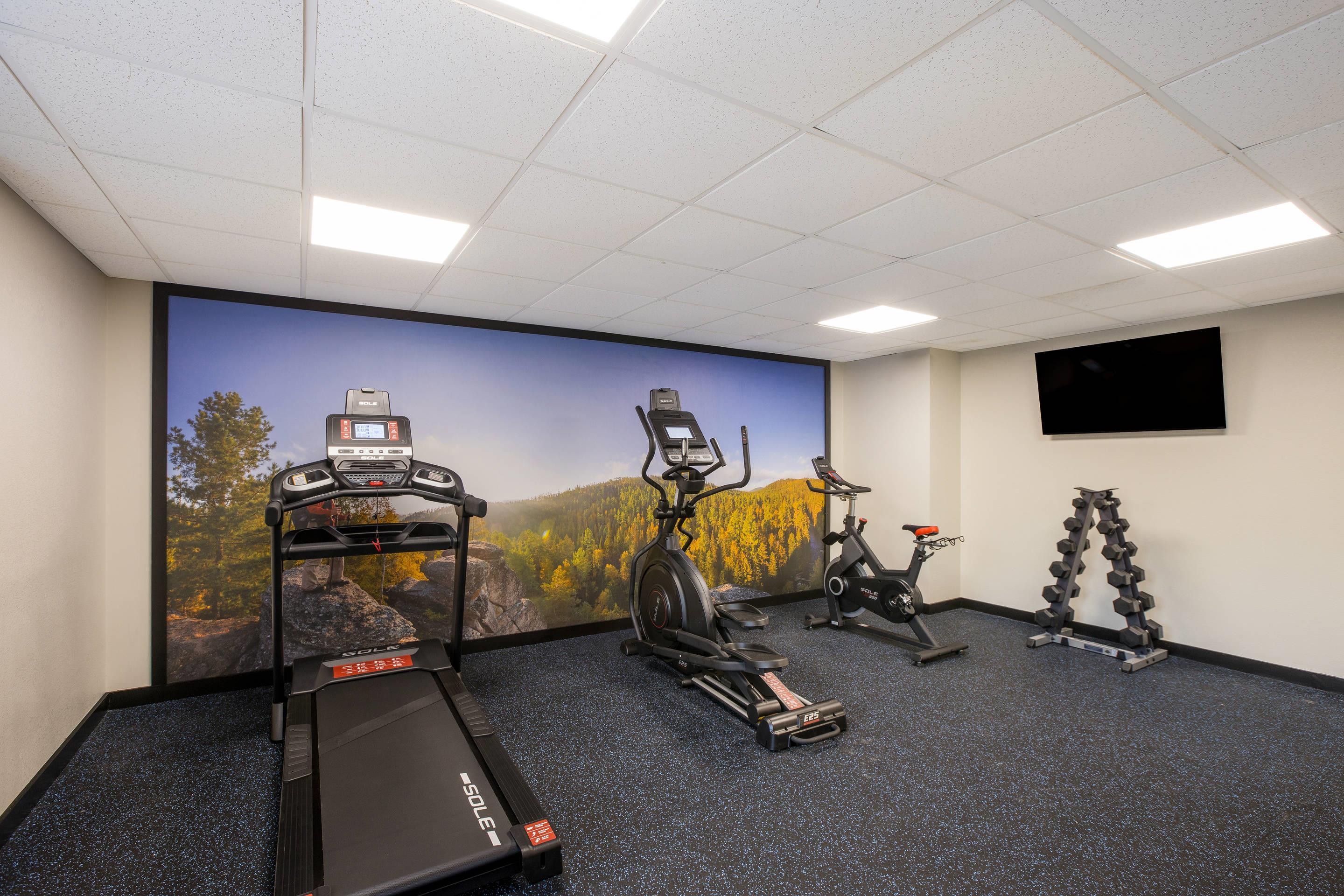 Exercise room | Clarion Pointe Sevierville-Pigeon Forge