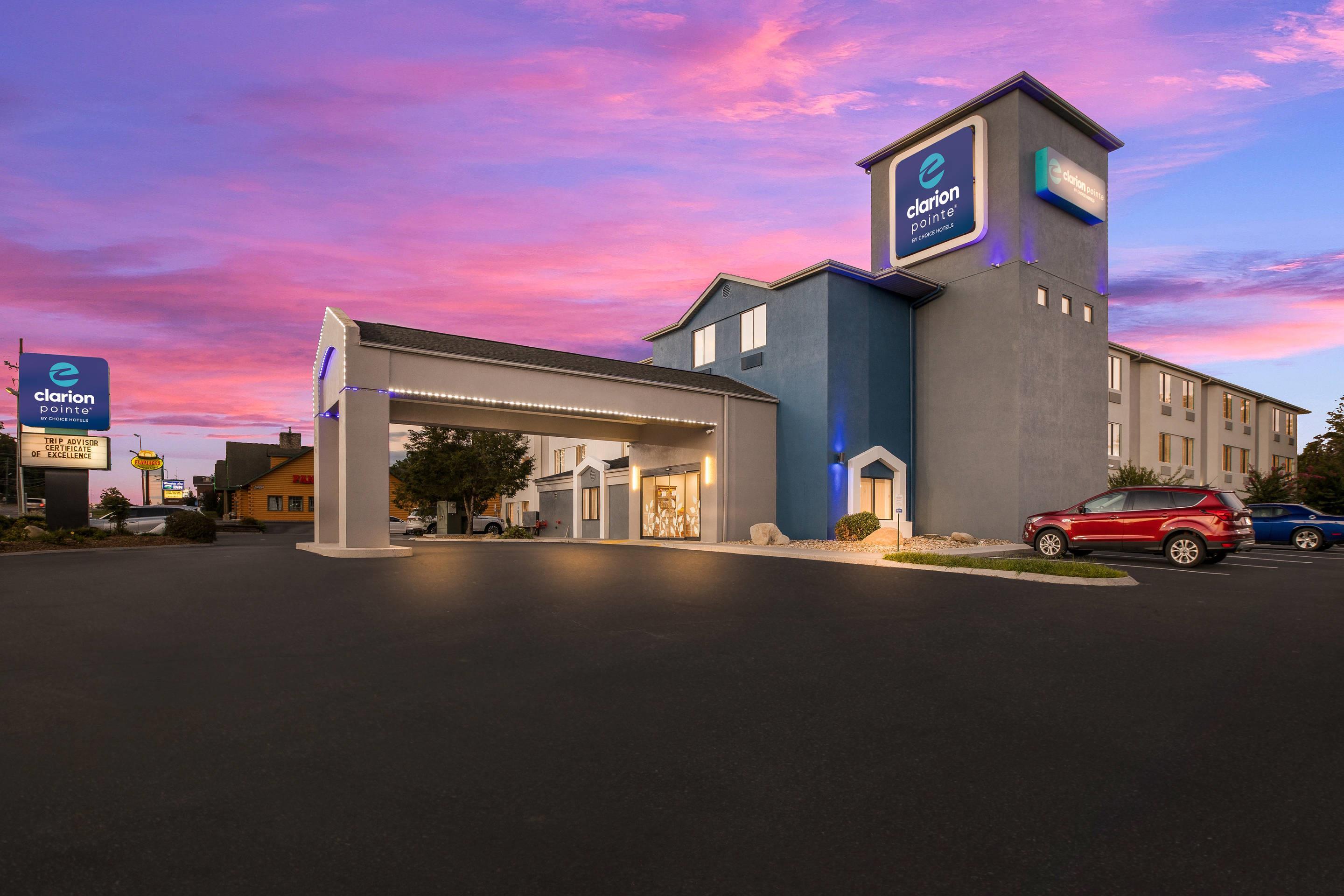 Hotel at night | Clarion Pointe Sevierville-Pigeon Forge