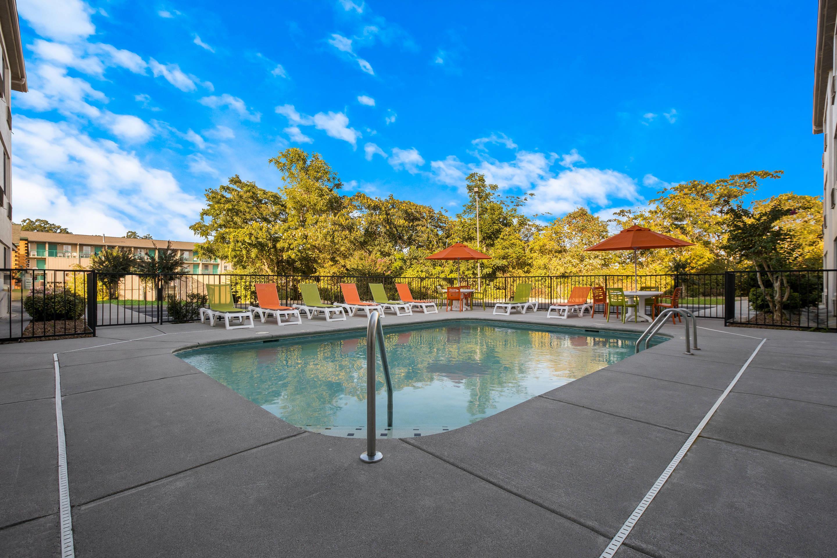 Outdoor pool | Clarion Pointe Sevierville-Pigeon Forge