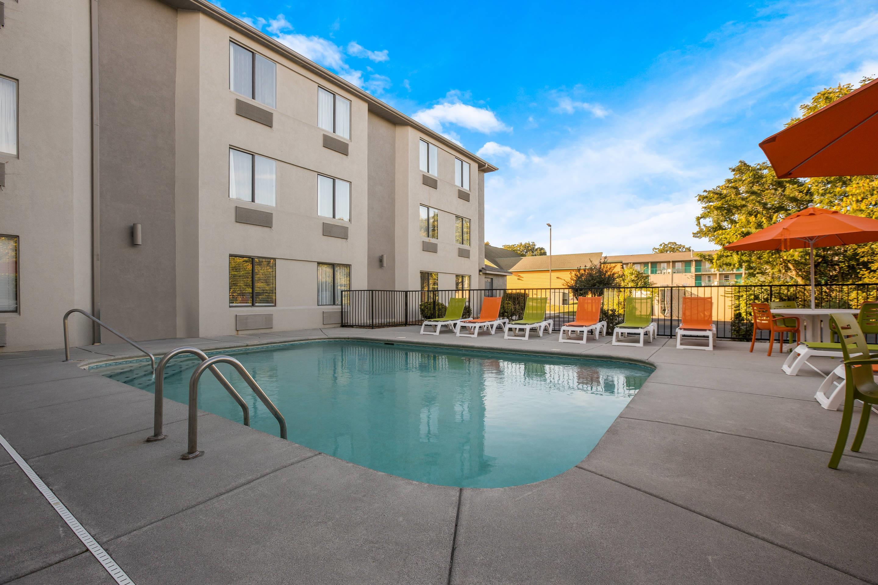 Outdoor pool | Clarion Pointe Sevierville-Pigeon Forge