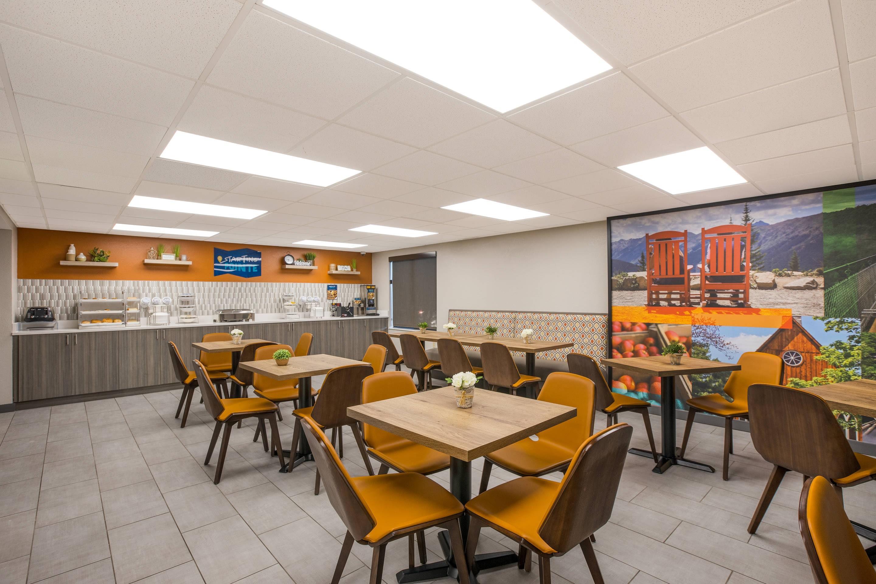 Breakfast area | Clarion Pointe Sevierville-Pigeon Forge