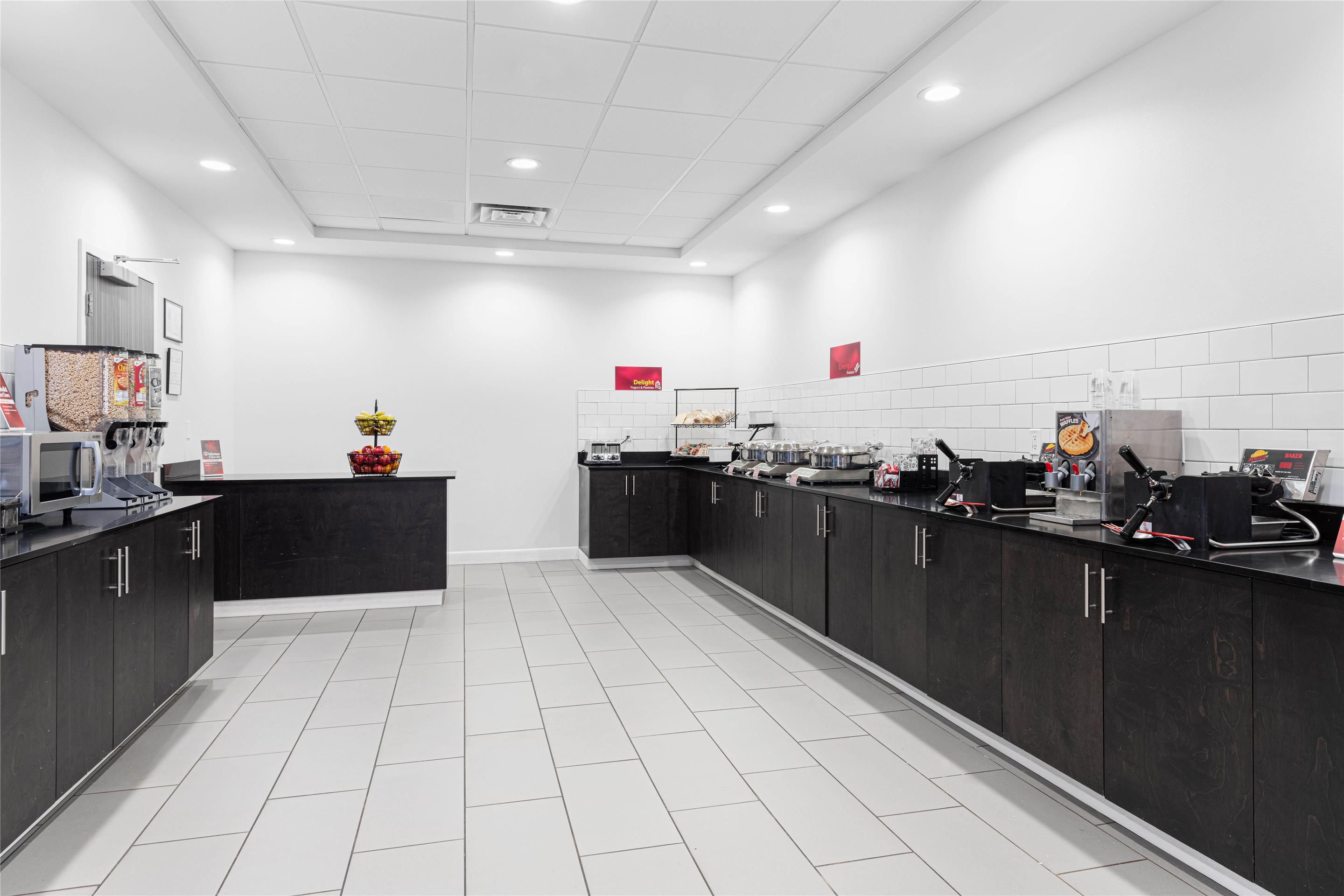 Breakfast Area | Best Western Plus New Richmond Inn & Suites