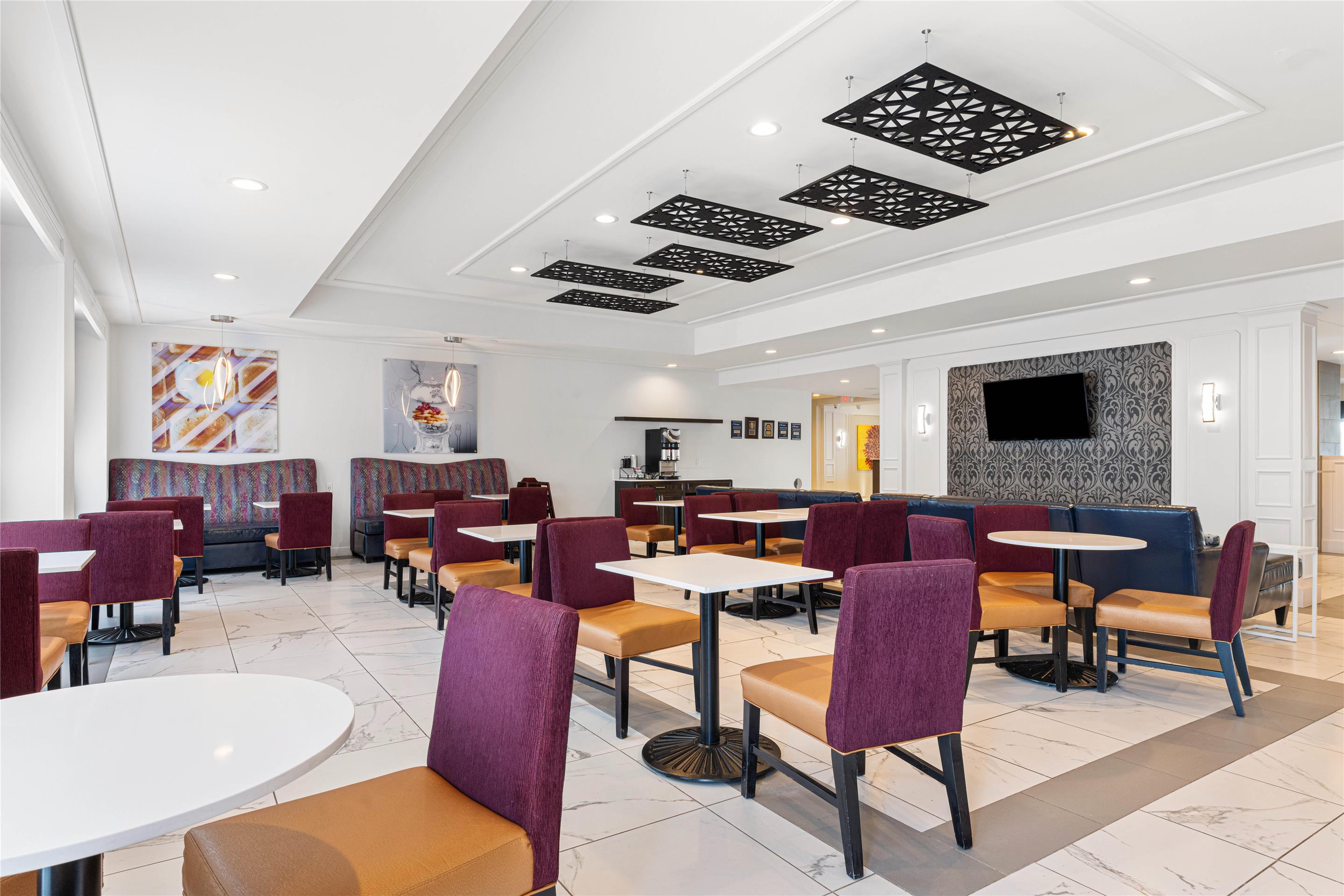 Breakfast Area | Best Western Plus New Richmond Inn & Suites