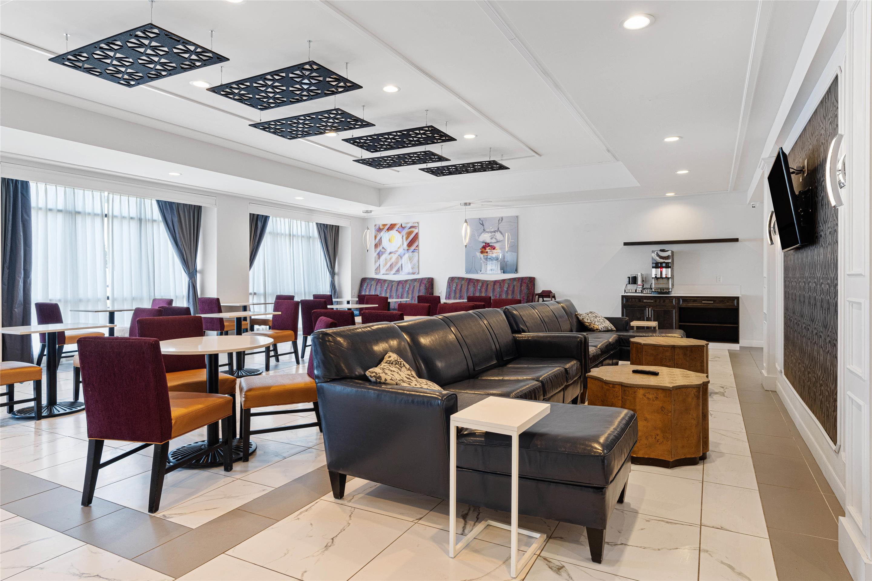 Breakfast Area | Best Western Plus New Richmond Inn & Suites