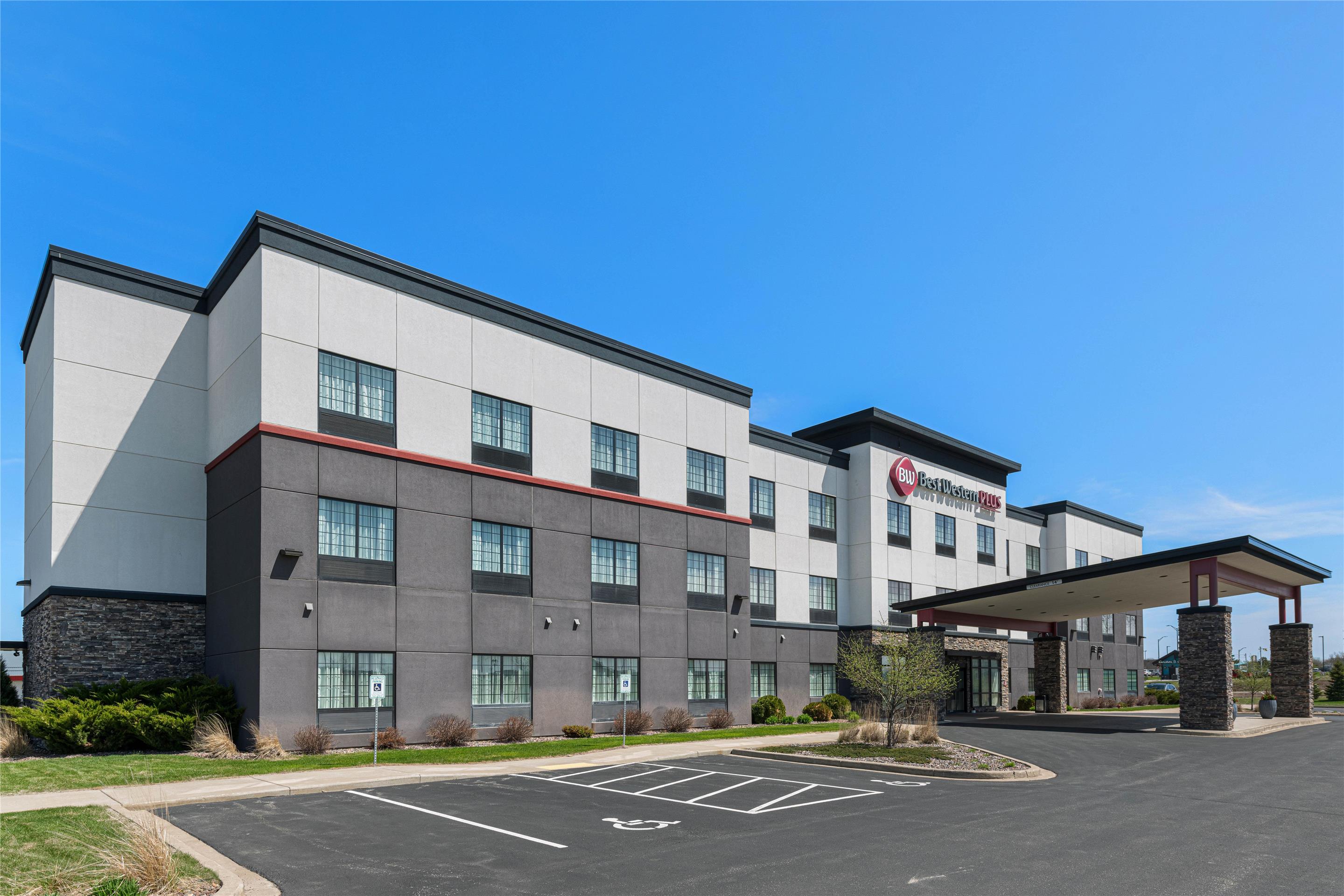 Exterior | Best Western Plus New Richmond Inn & Suites