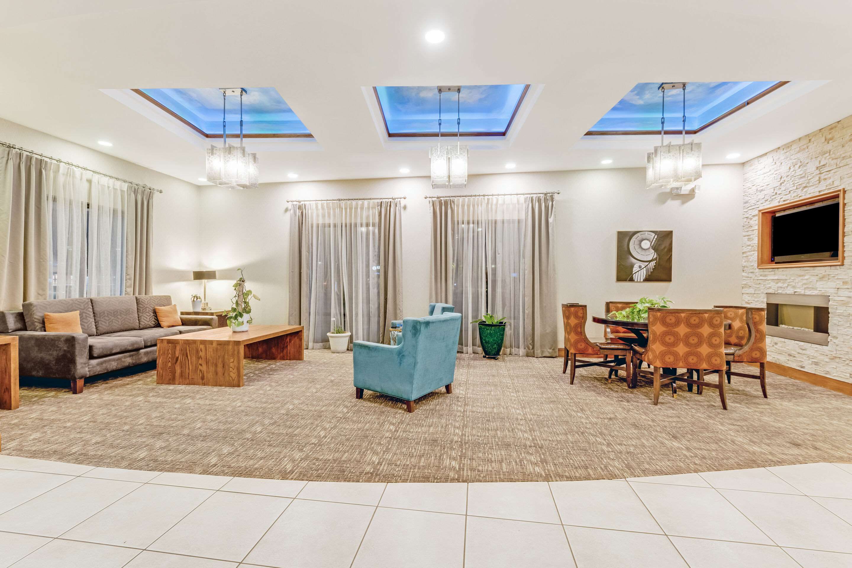 Hotel lobby | Comfort Suites Murfreesboro