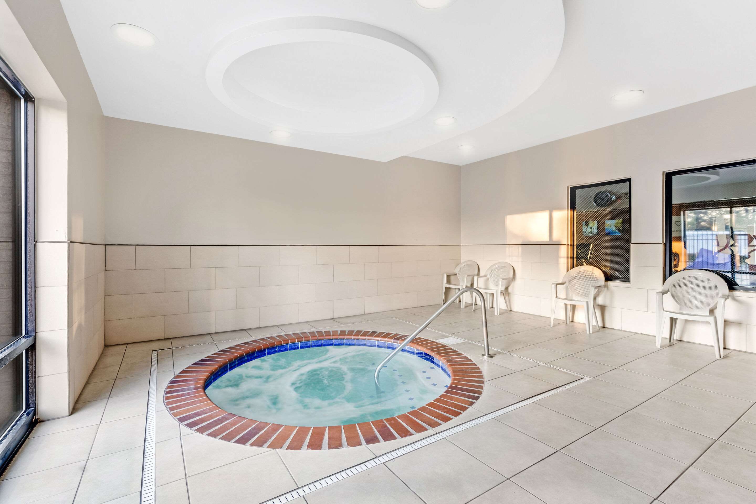 Indoor hot tub | Comfort Suites Murfreesboro