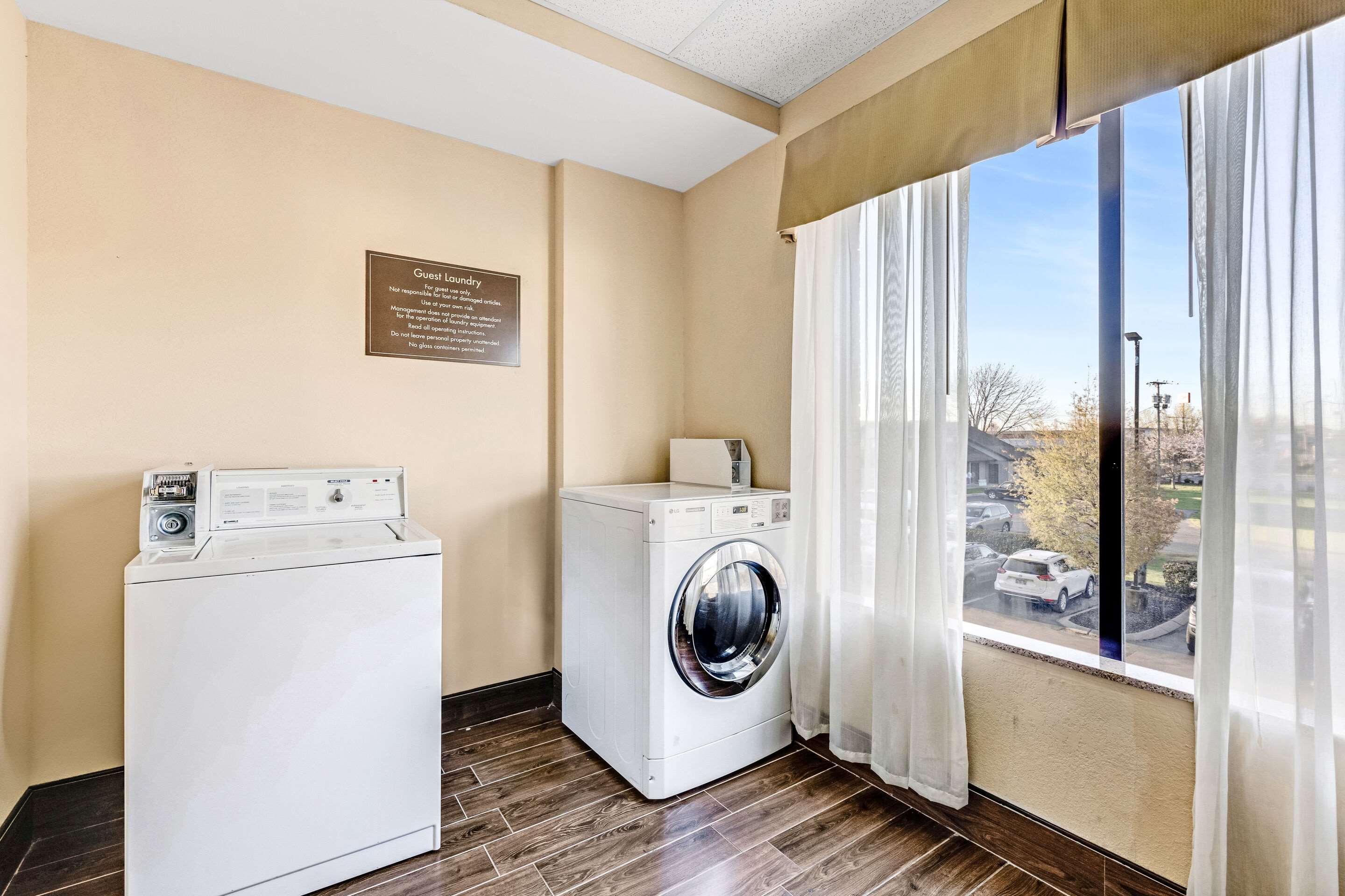Guest laundry facilities | Comfort Suites Murfreesboro