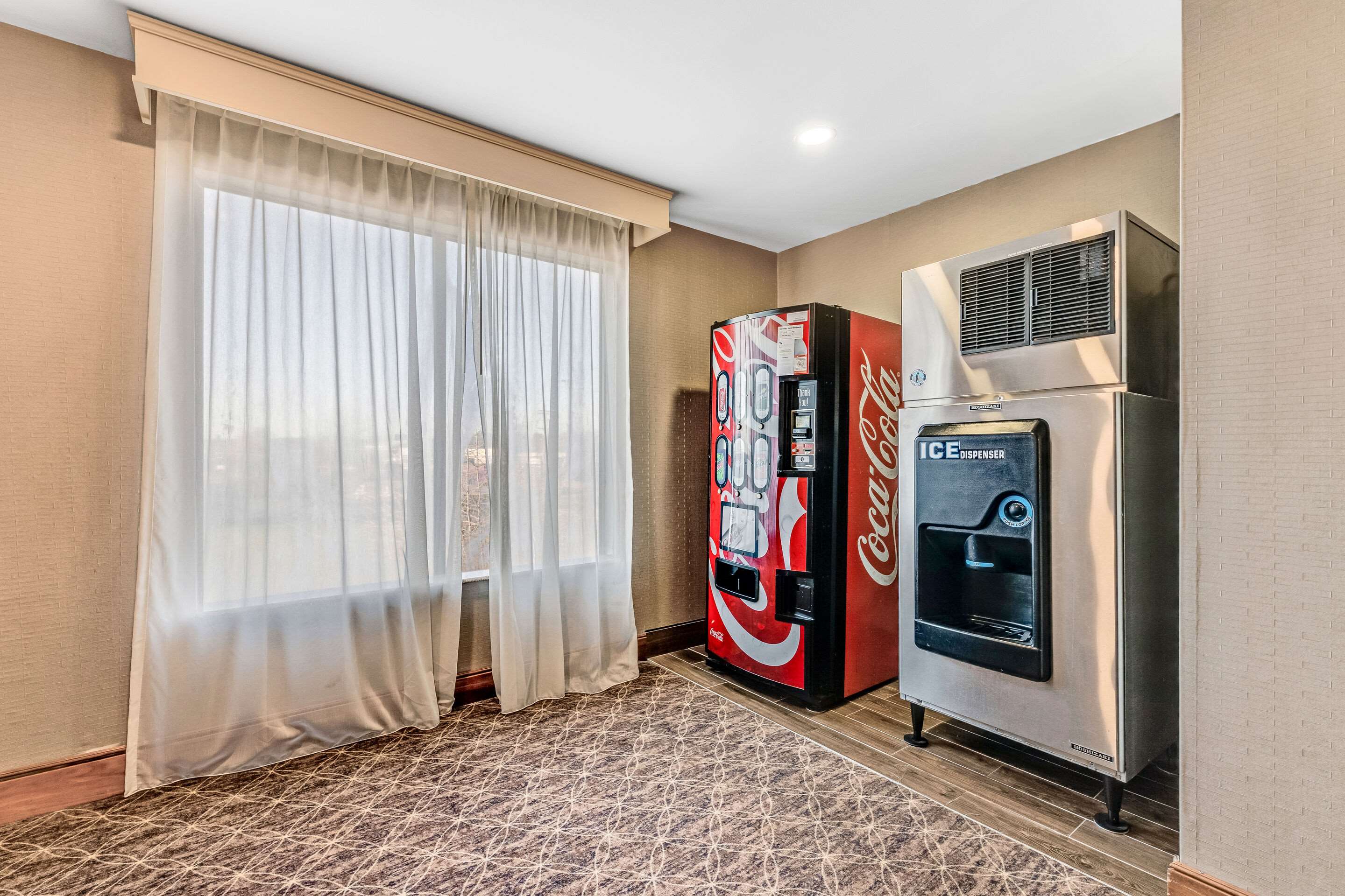 Hotel vending area | Comfort Suites Murfreesboro