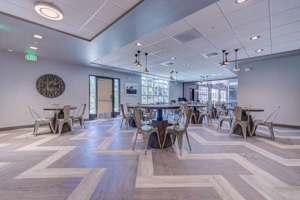 Amenities - Best Western Premier Peppertree Inn at Bend