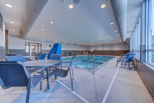 Pool - Best Western Premier Peppertree Inn at Bend