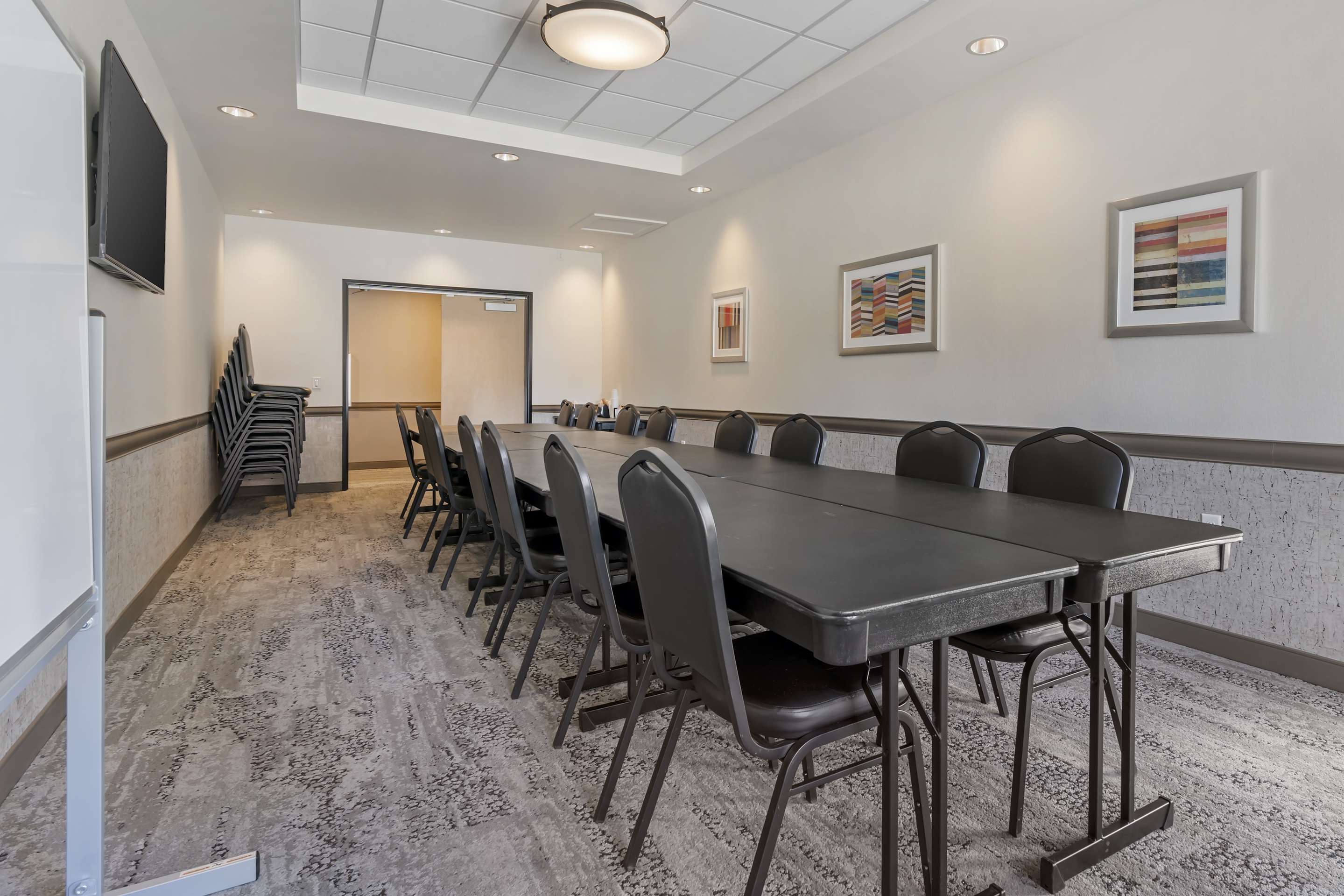 John Jr. Boardroom- RENT ME Today. | Hotel Peppertree Bend, BW Premier Collection