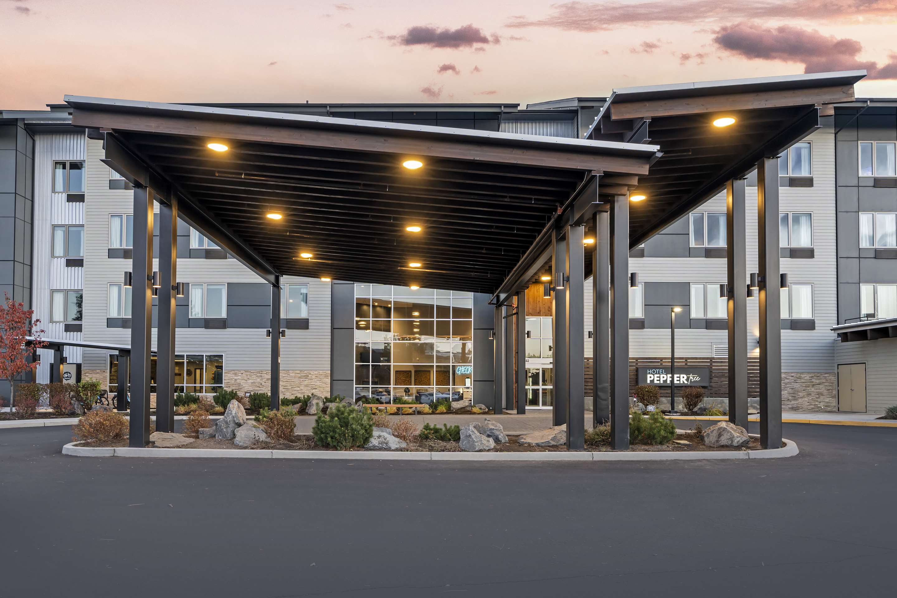 Front Entrance | Hotel Peppertree Bend, BW Premier Collection