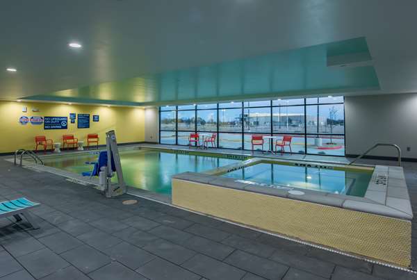 Pool - Tru by Hilton Hotel Garland