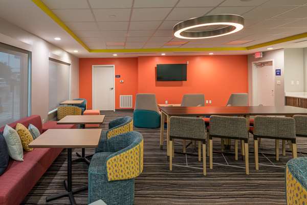  - Tru by Hilton Hotel Garland