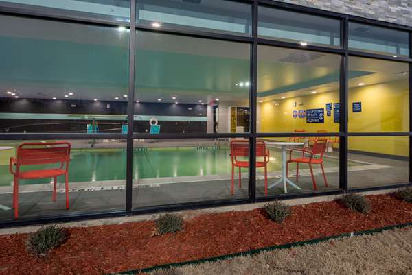 Pool - Tru by Hilton Hotel Garland