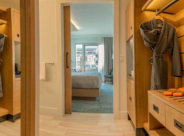  - Canopy by Hilton Hotel Uptown Dallas