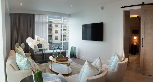  - Canopy by Hilton Hotel Uptown Dallas