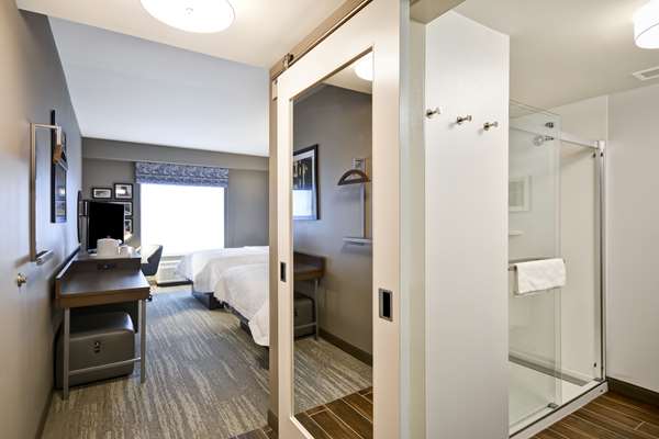  - Hampton Inn Livonia - I-96, Exit 176