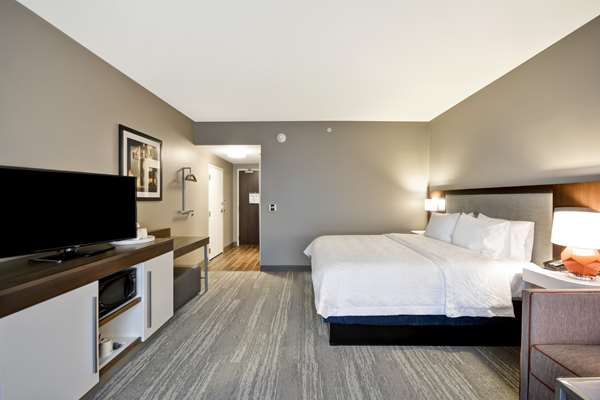  - Hampton Inn Livonia - I-96, Exit 176