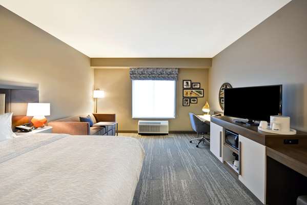  - Hampton Inn Livonia - I-96, Exit 176