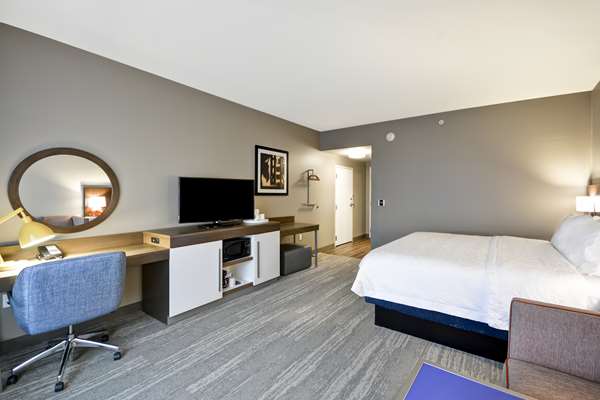  - Hampton Inn Livonia - I-96, Exit 176