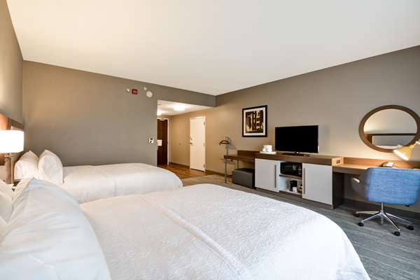  - Hampton Inn Livonia - I-96, Exit 176