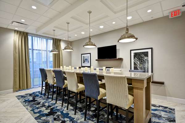  - Hampton Inn Livonia - I-96, Exit 176