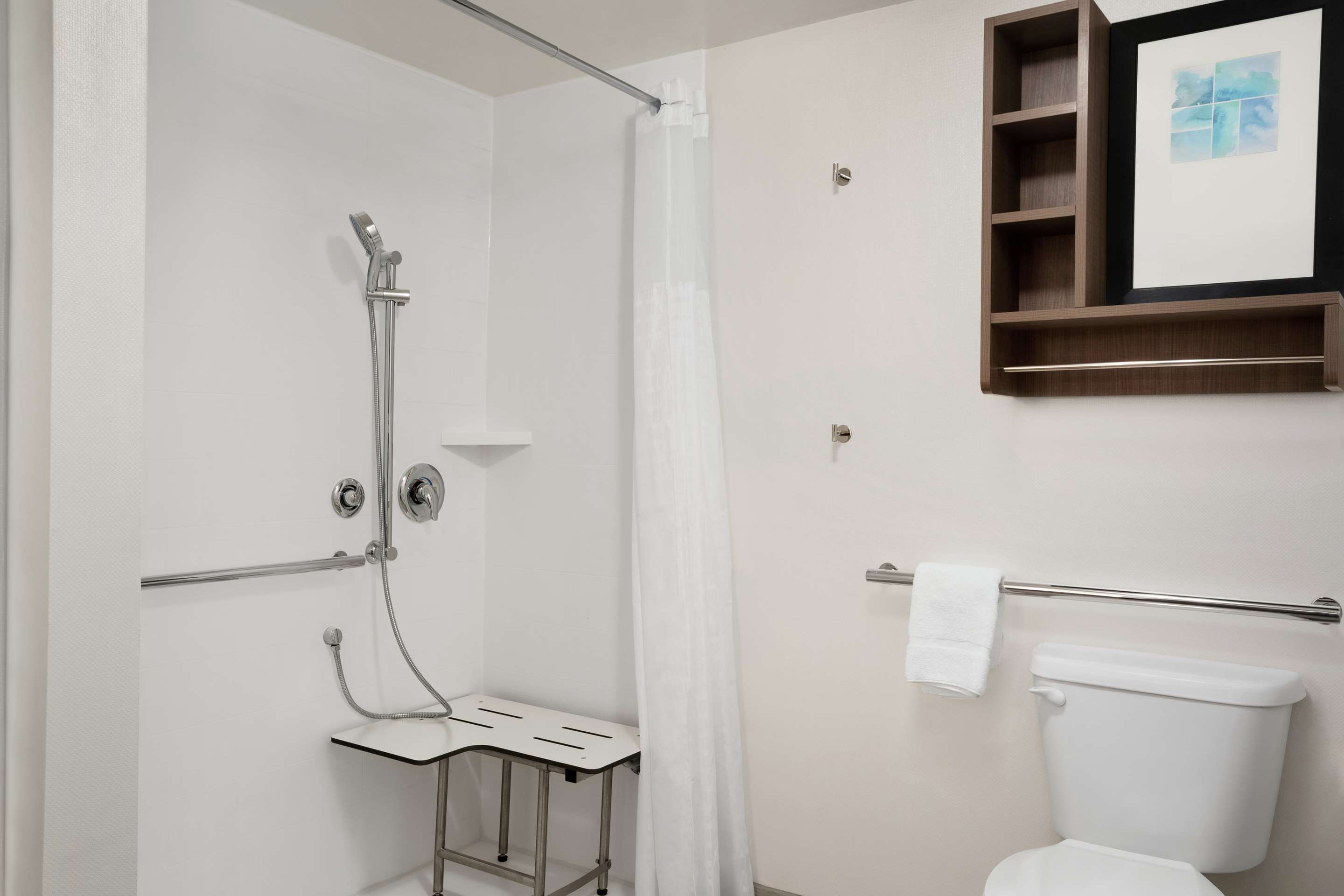 Guest room bath