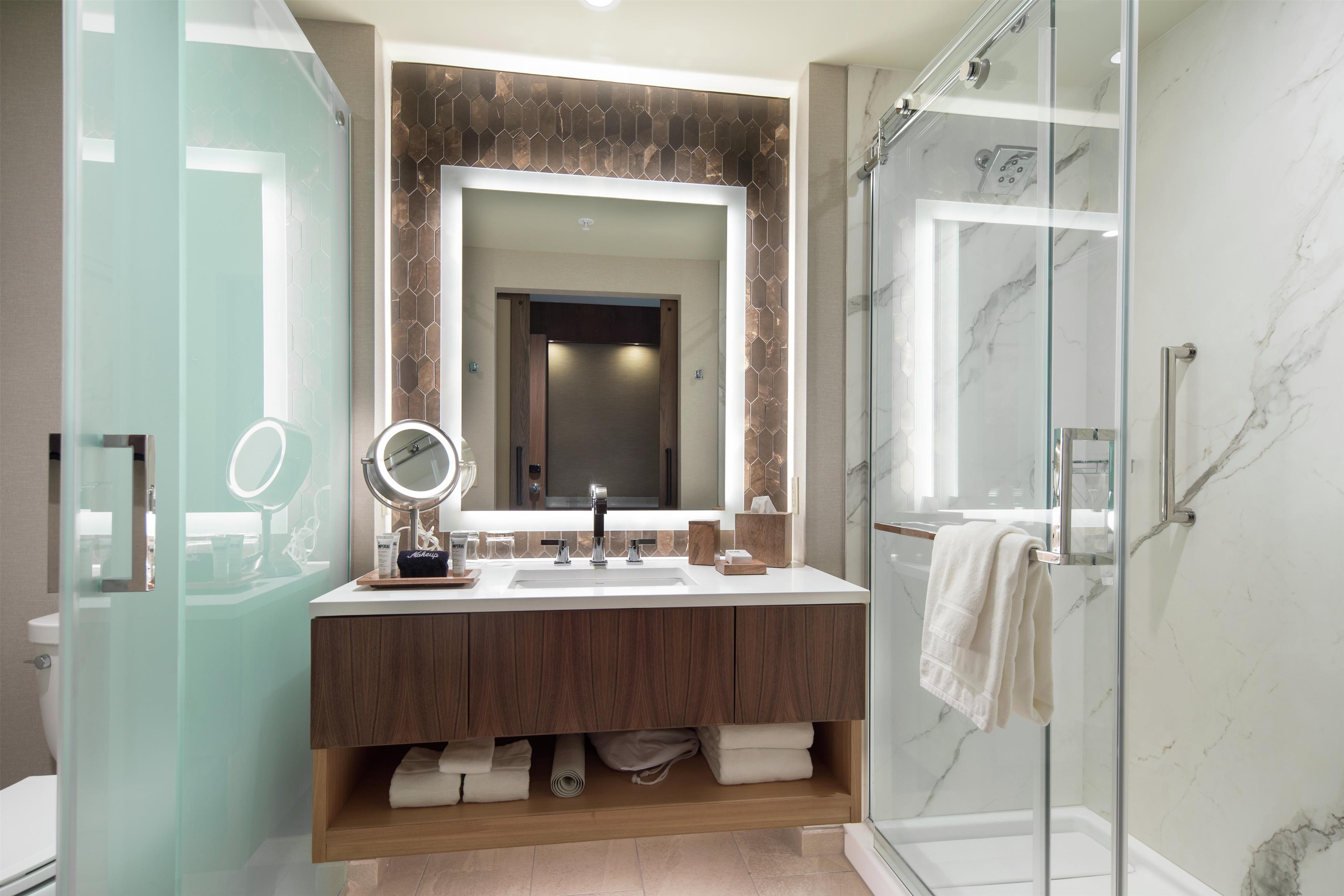 Guest room bath