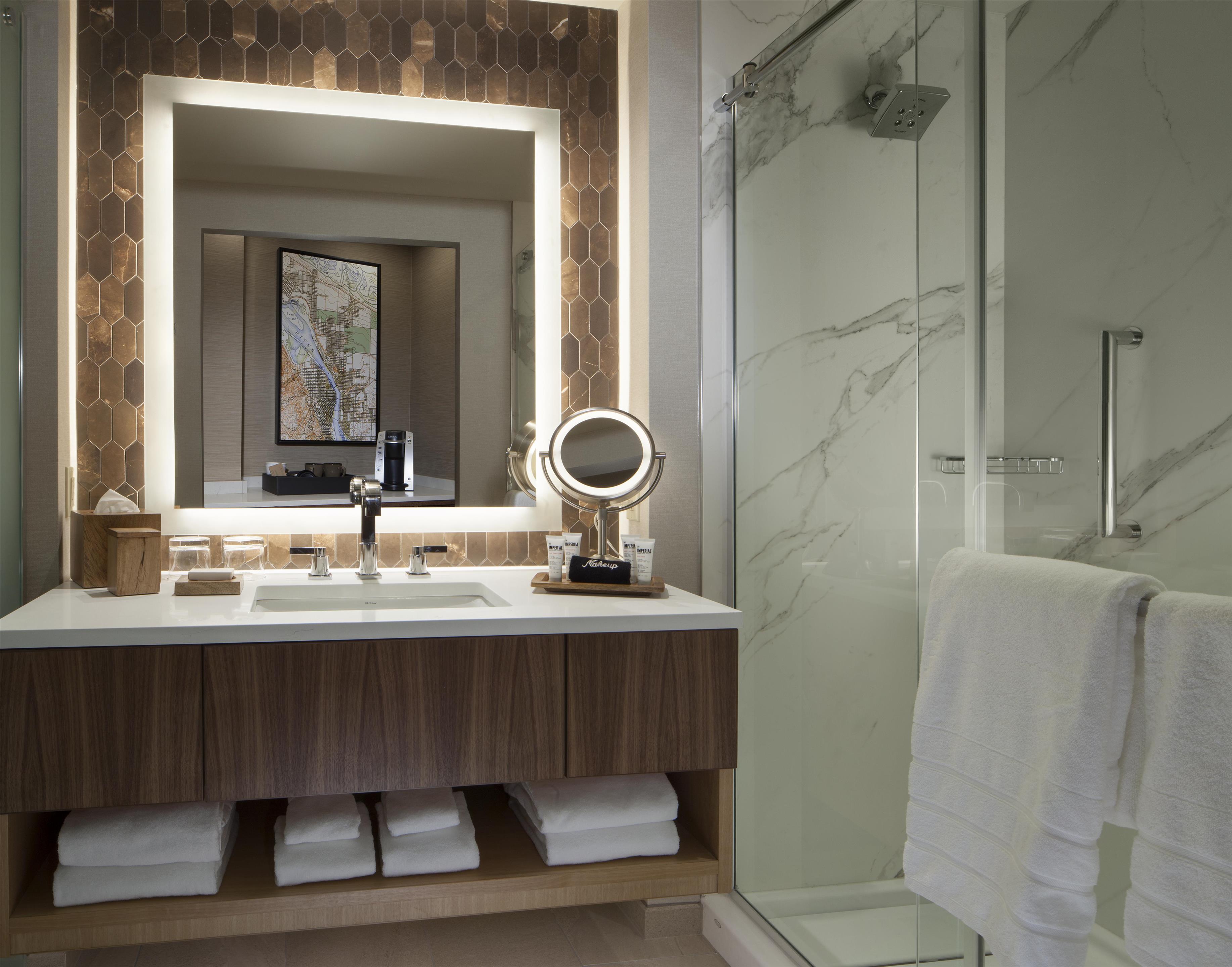 Guest room bath