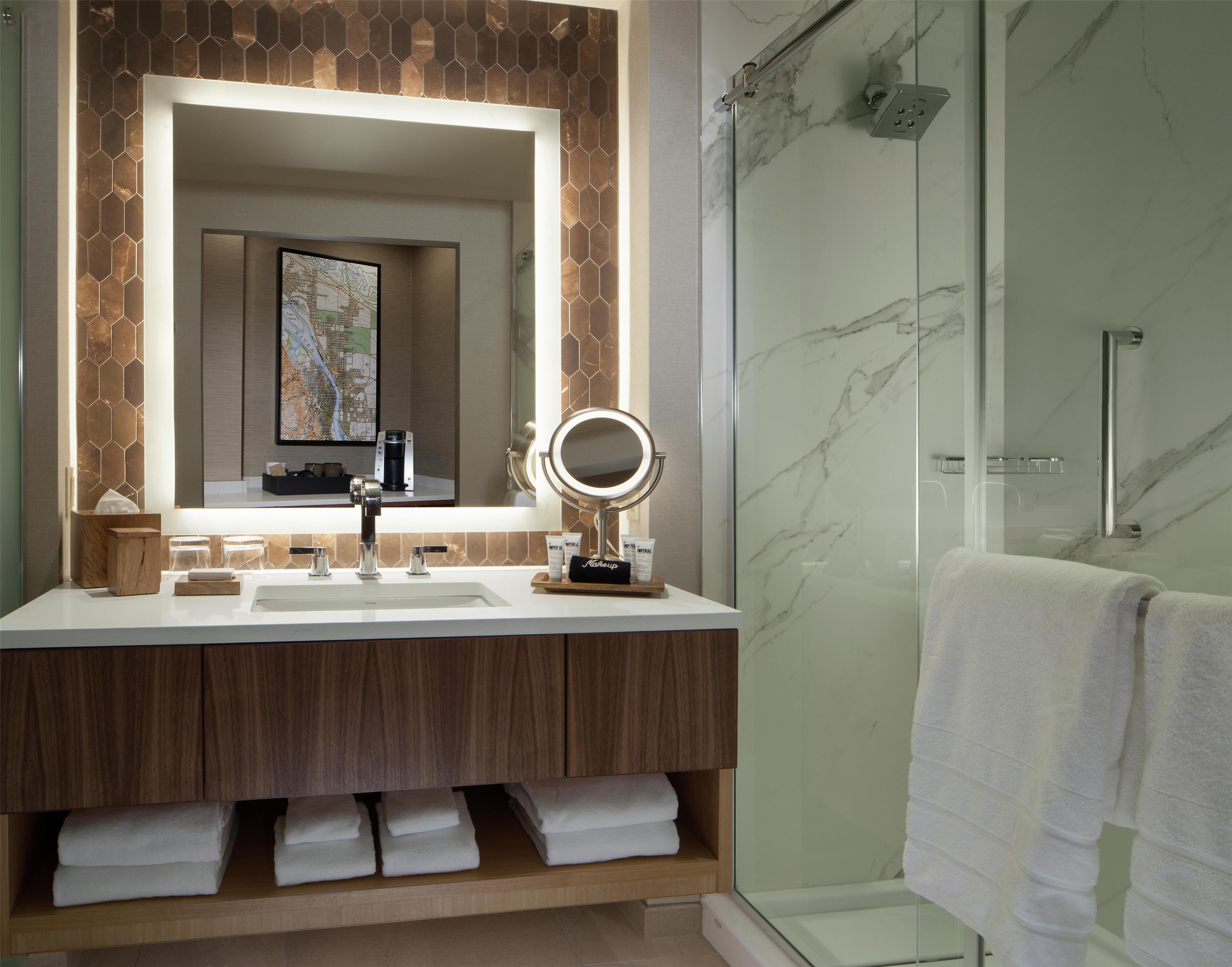 Guest room bath
