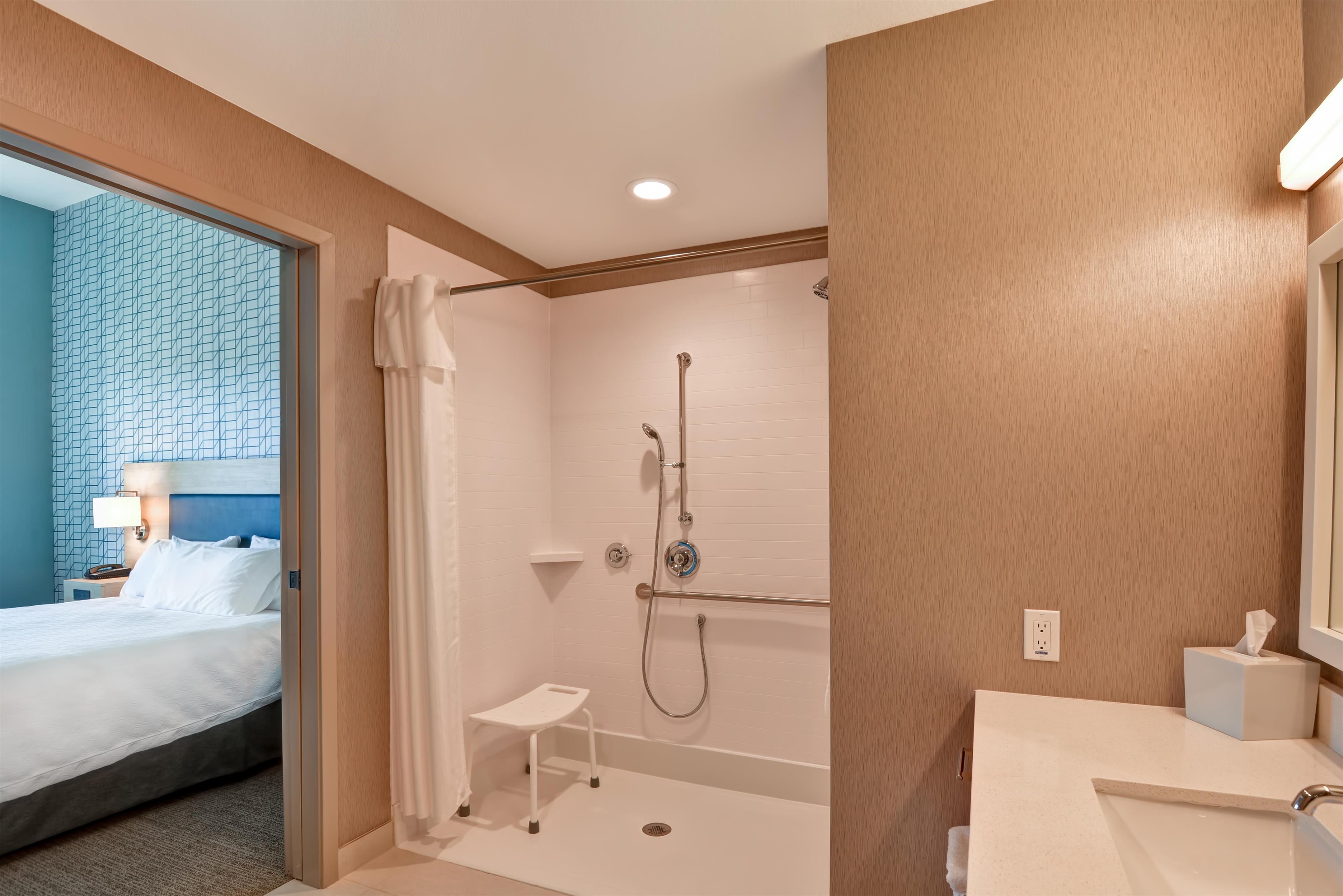 Guest room bath