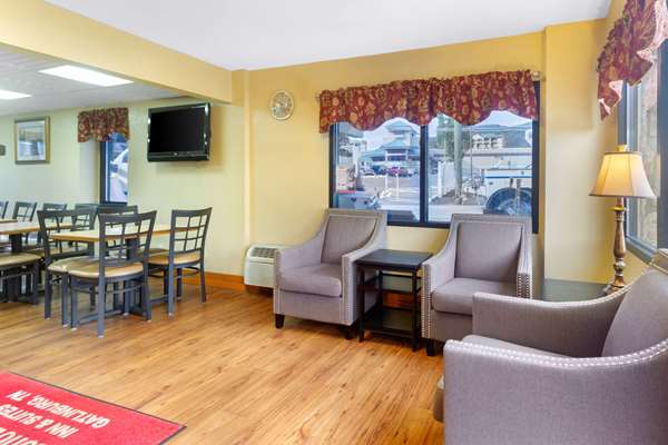  - Econo Lodge Inn & Suites Gatlinburg