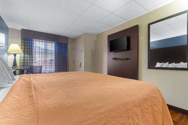  - Econo Lodge Inn & Suites Gatlinburg
