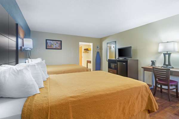  - Econo Lodge Inn & Suites Gatlinburg