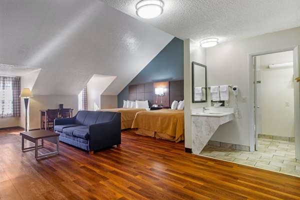 Suite - Econo Lodge Inn & Suites Gatlinburg