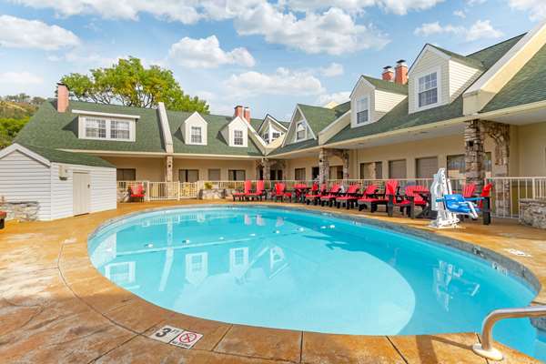 Pool - Econo Lodge Inn & Suites Gatlinburg