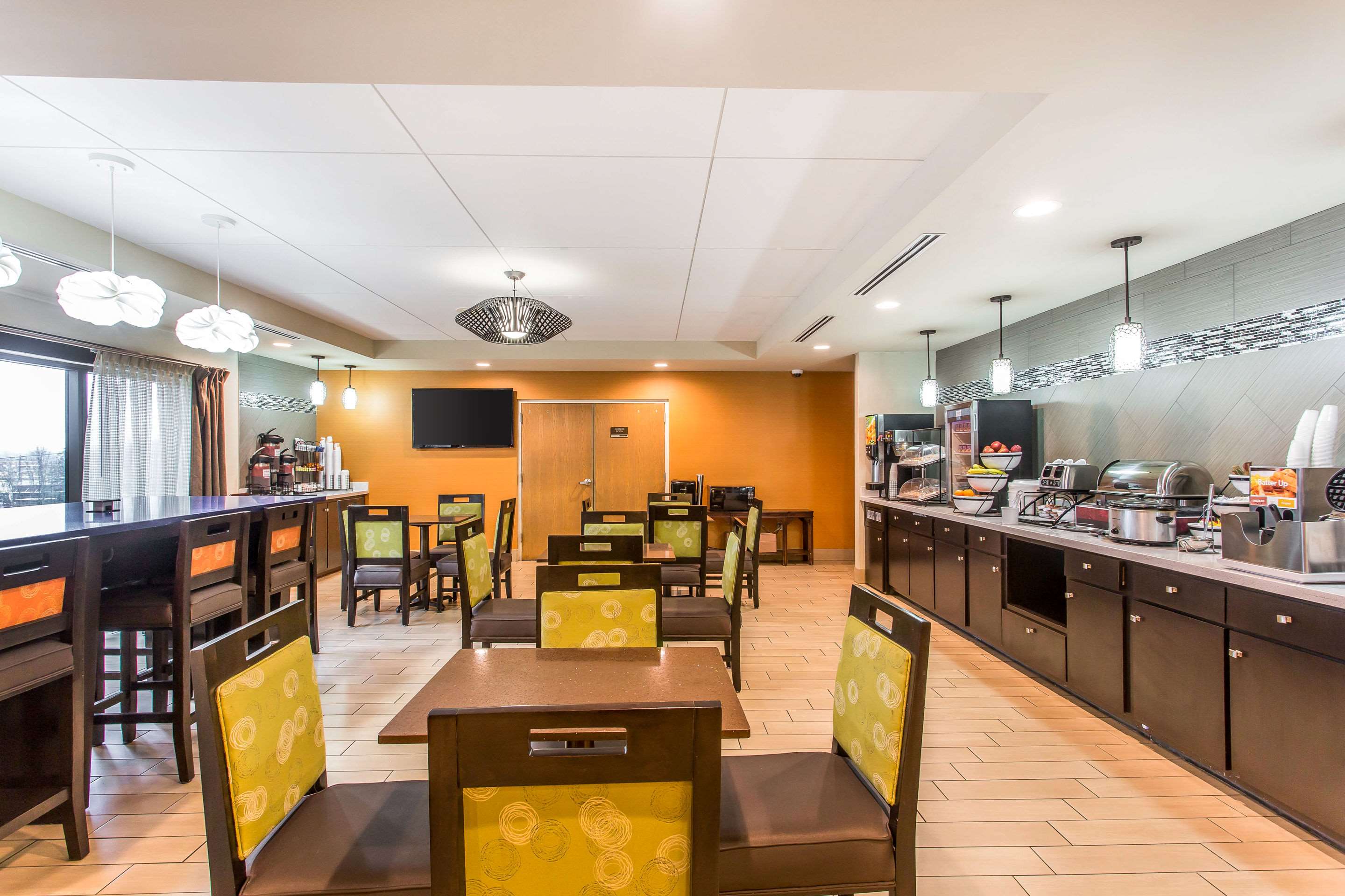 Breakfast area | Comfort Inn & Suites Cookeville