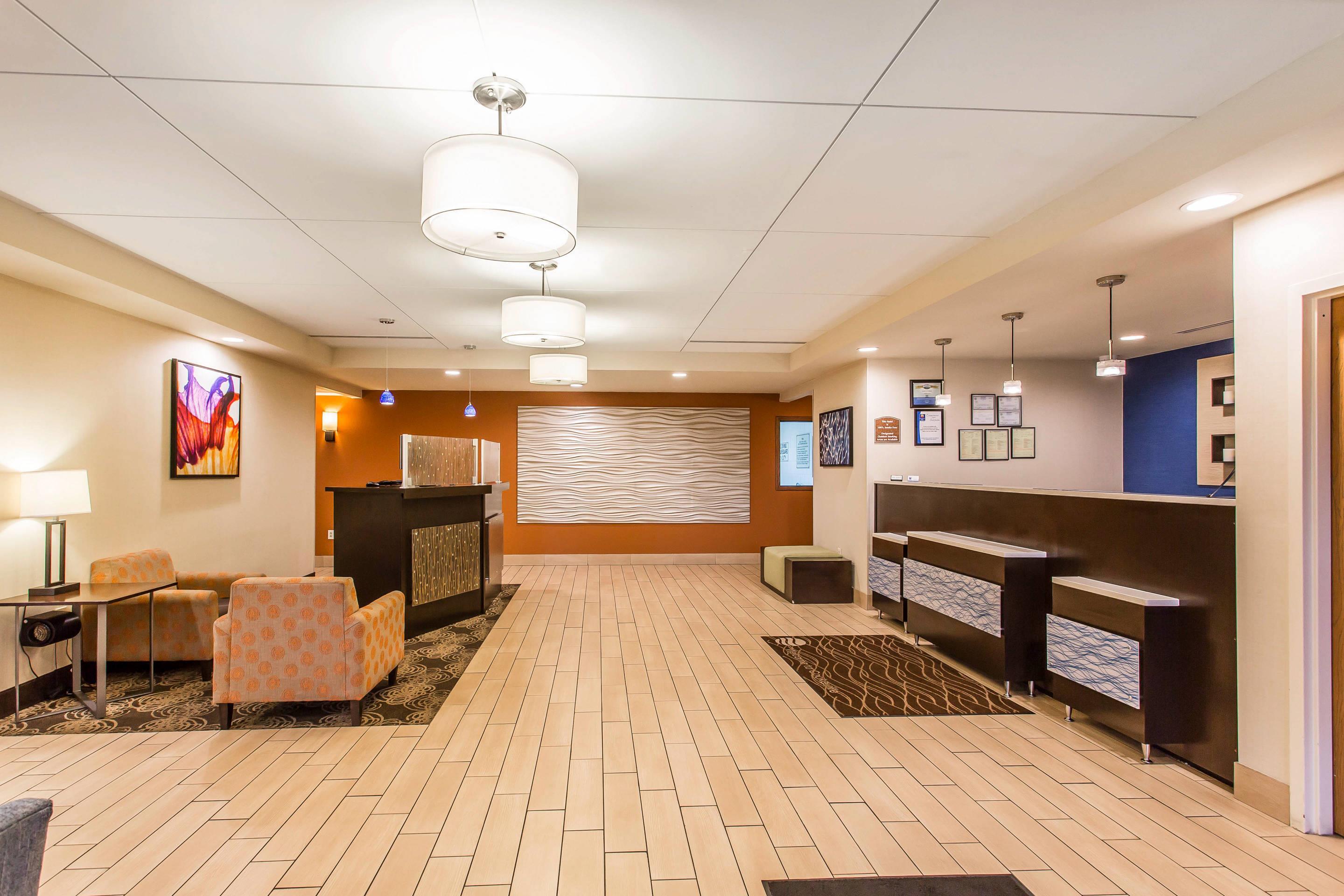 Hotel lobby | Comfort Inn & Suites Cookeville