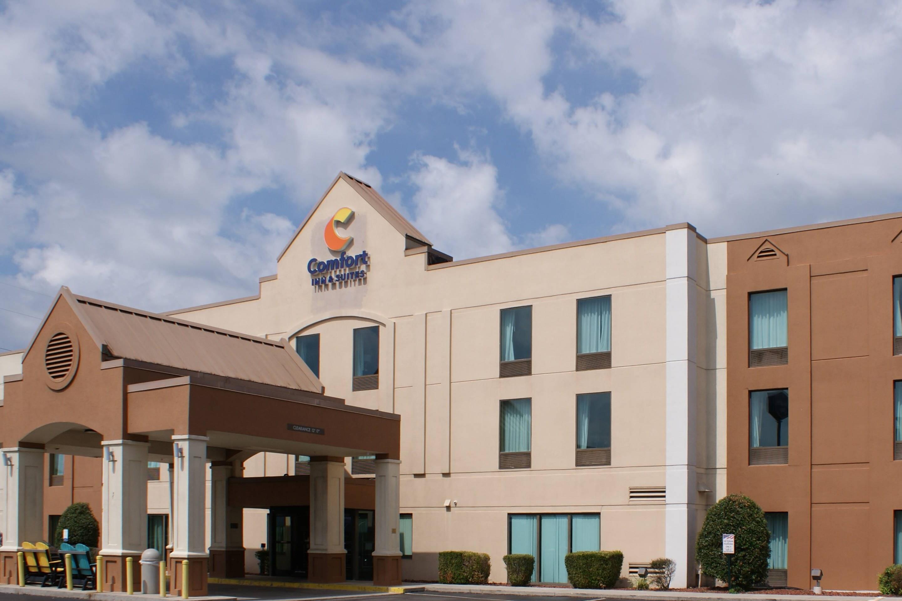 Hotel Entrance | Comfort Inn & Suites Cookeville